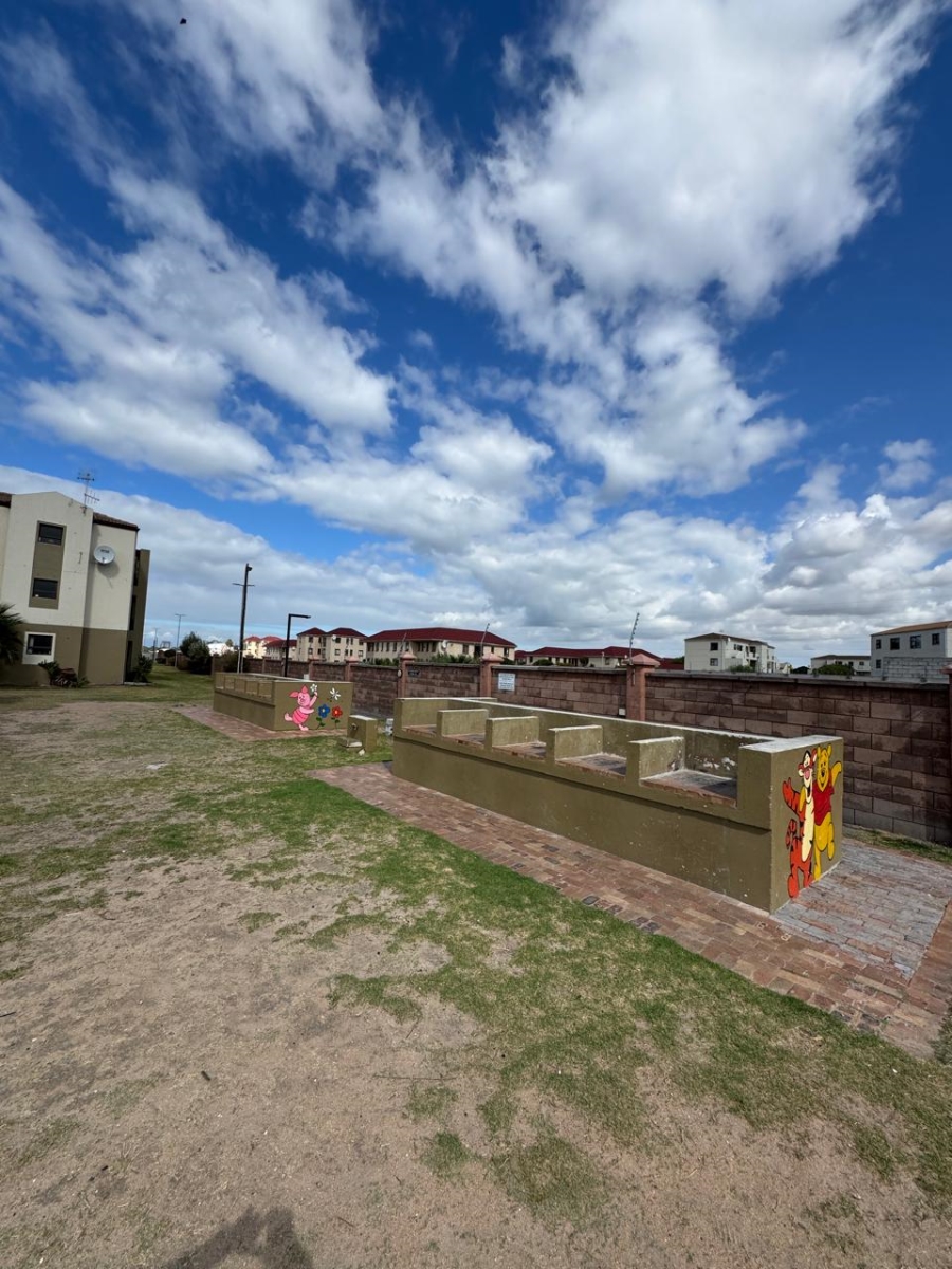 To Let 2 Bedroom Property for Rent in Guldenland Western Cape